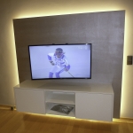 Lowboard für TV mit indirekter LED-Beleuchtung