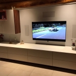 Media TV-Wand, weiß hochglanz in Kombination mit Echtholzfurnier Makassar
