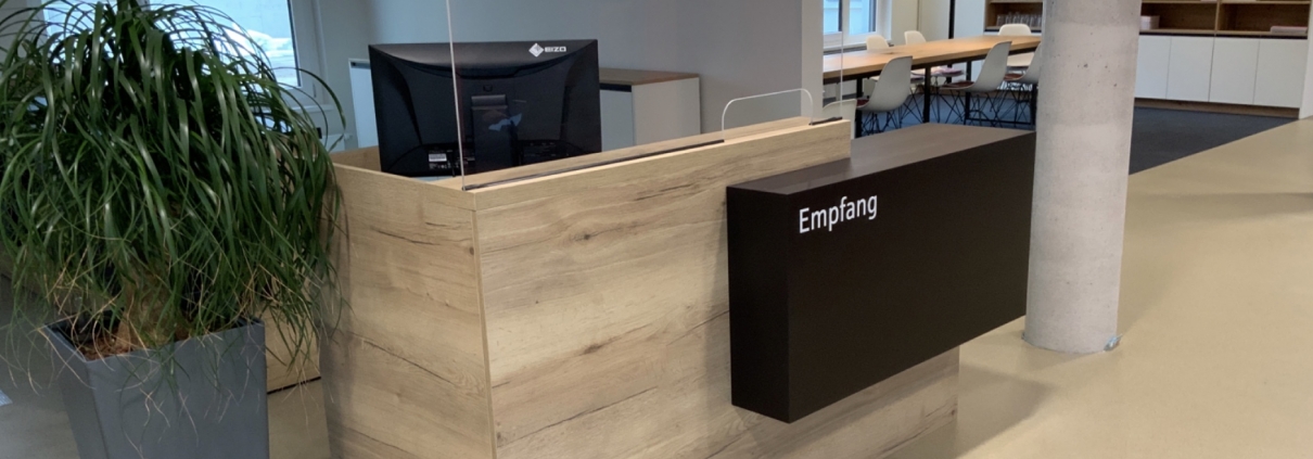 Empfangsbereich, Halifax Eiche in Kombination mit weiß matt