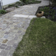 Gartenweg mit Prophyrpflaster