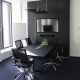 Besprechungstisch mit Media Wand, Material: Arpa fenix, schwarz matt, grifflos